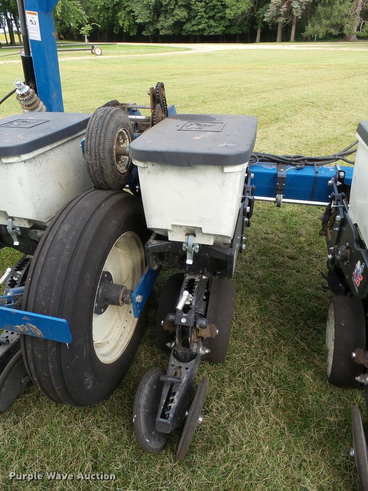 image for item AL9119 Kinze 3200 planter