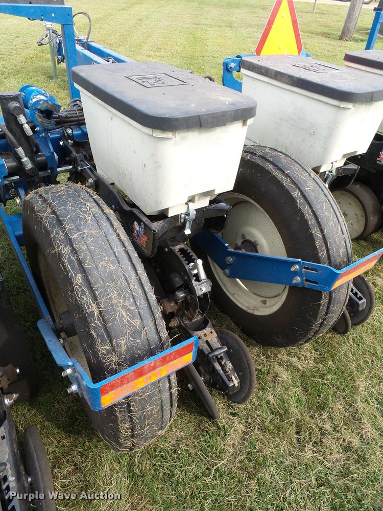 image for item AL9119 Kinze 3200 planter