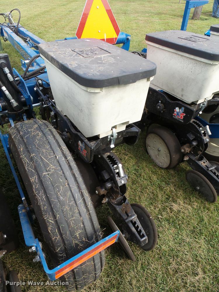 image for item AL9119 Kinze 3200 planter