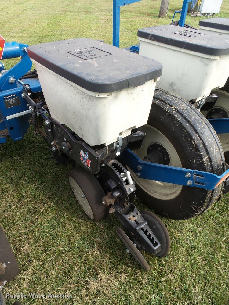 image for item AL9119 Kinze 3200 planter