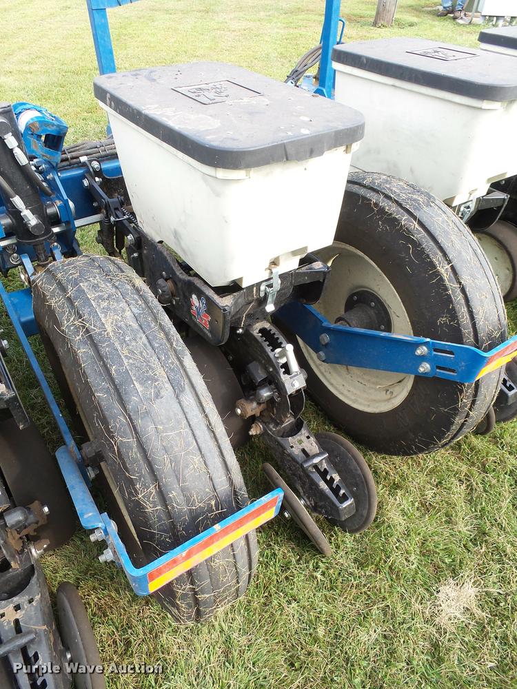 image for item AL9119 Kinze 3200 planter