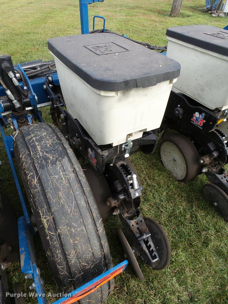 image for item AL9119 Kinze 3200 planter