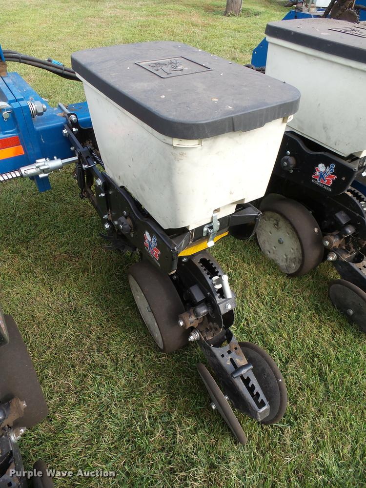 image for item AL9119 Kinze 3200 planter