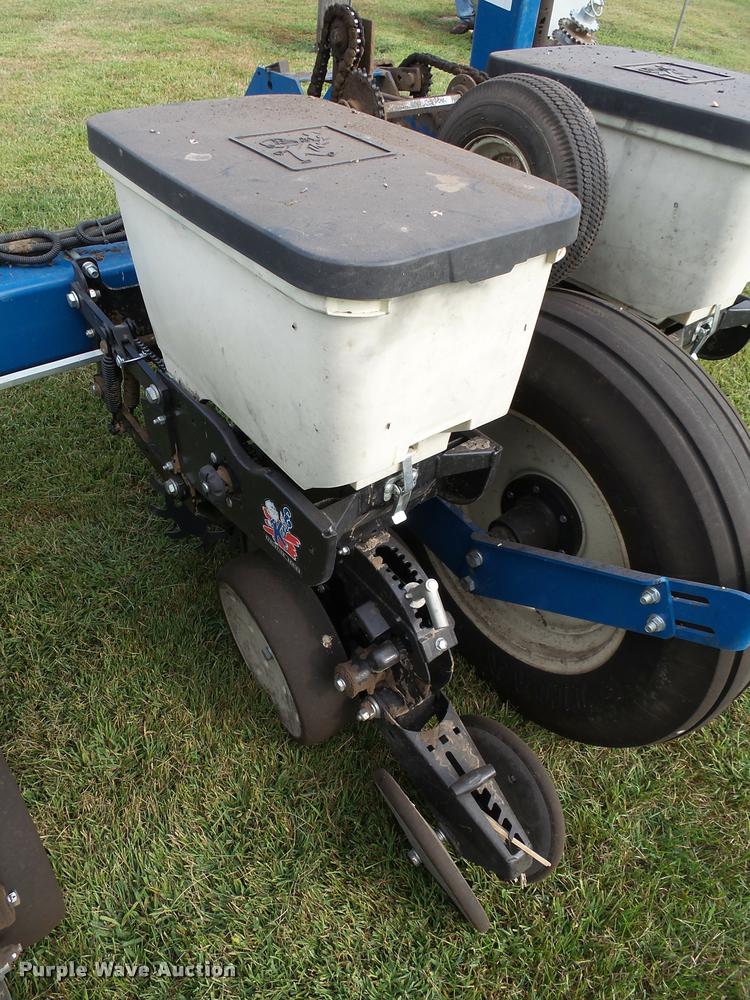 image for item AL9119 Kinze 3200 planter