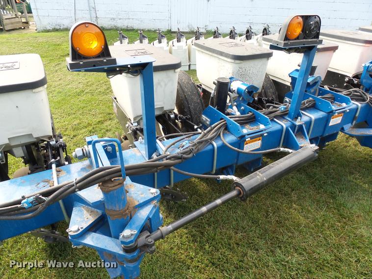 image for item AL9119 Kinze 3200 planter
