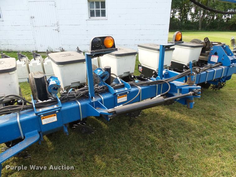 image for item AL9119 Kinze 3200 planter