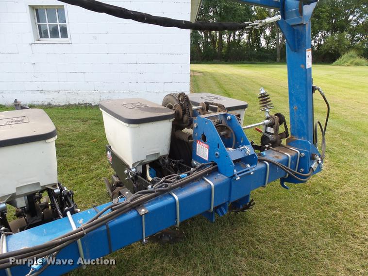 image for item AL9119 Kinze 3200 planter