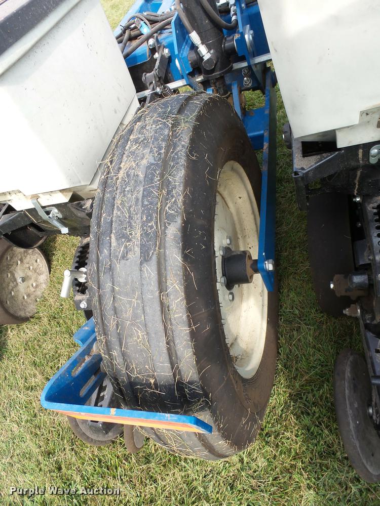 image for item AL9119 Kinze 3200 planter