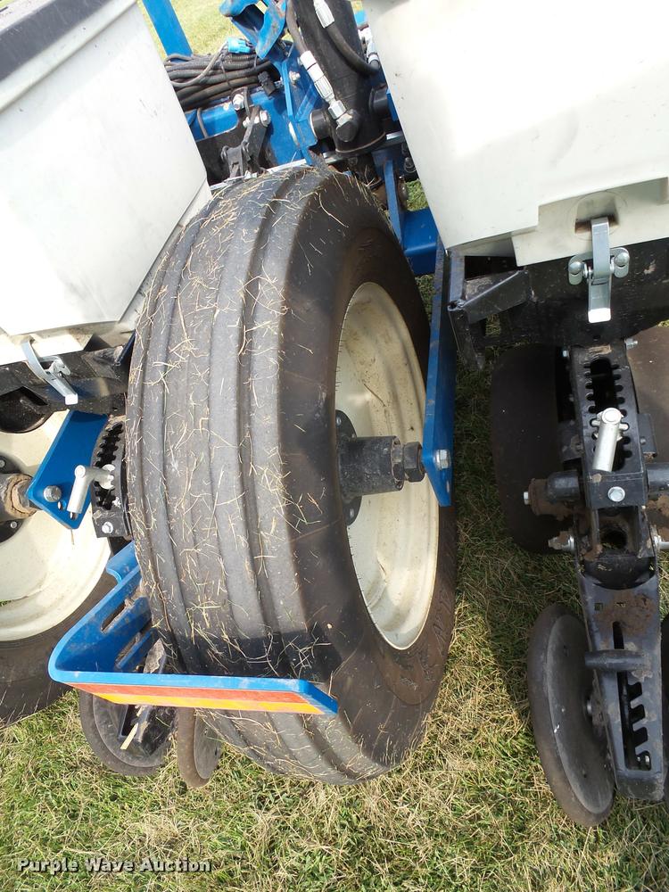 image for item AL9119 Kinze 3200 planter