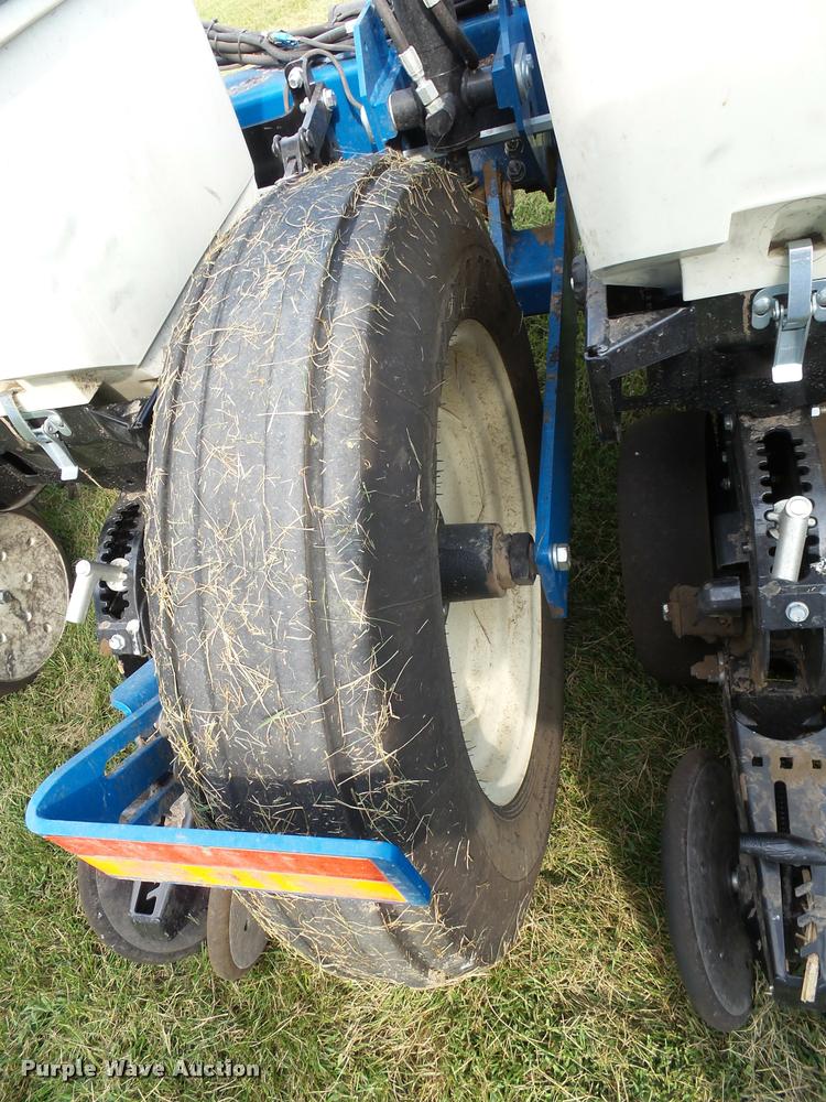 image for item AL9119 Kinze 3200 planter