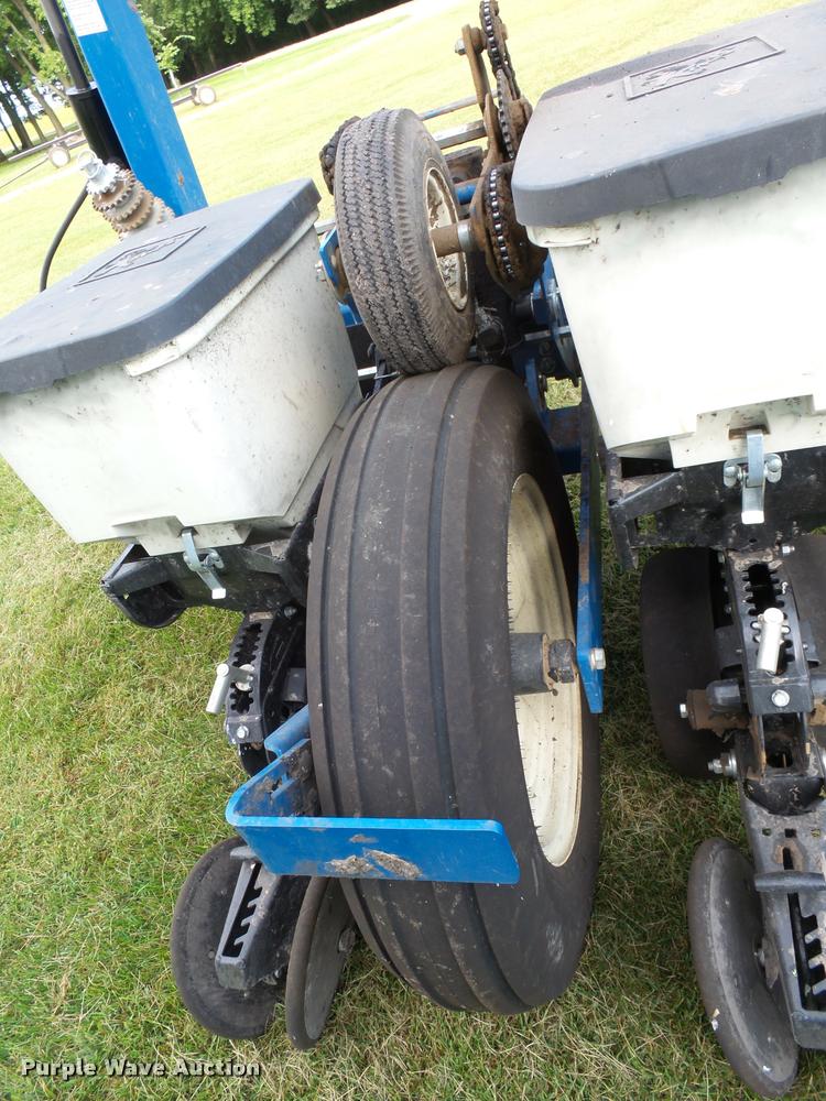 image for item AL9119 Kinze 3200 planter