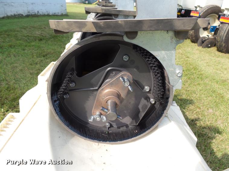 image for item AL9119 Kinze 3200 planter