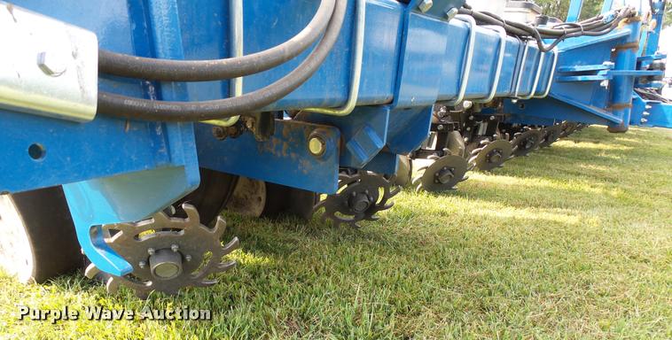 image for item AL9119 Kinze 3200 planter