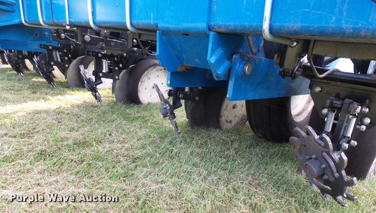 image for item AL9119 Kinze 3200 planter