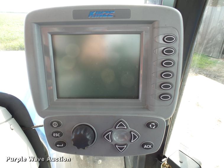 image for item AL9119 Kinze 3200 planter