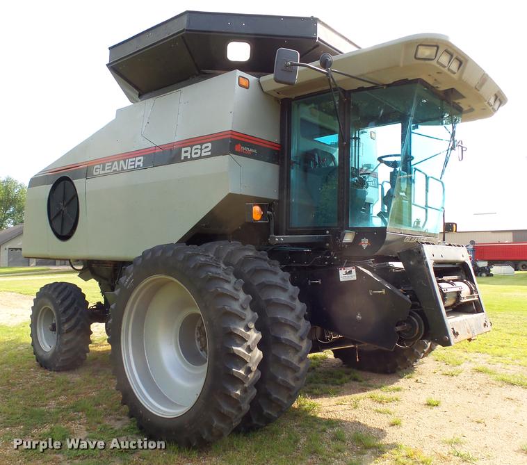 image for item AL9120 1998 Gleaner R62 combine