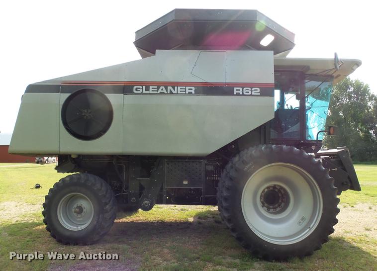 image for item AL9120 1998 Gleaner R62 combine