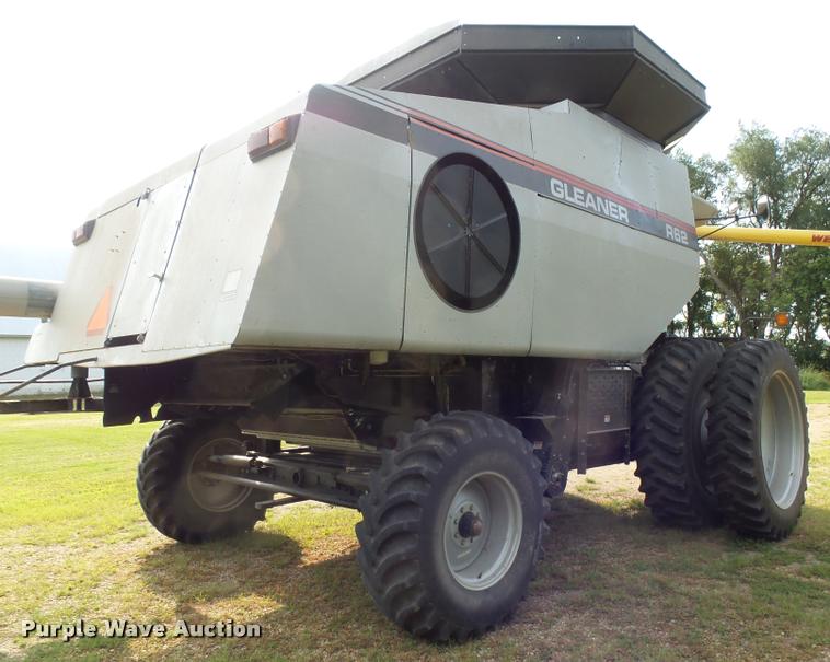 image for item AL9120 1998 Gleaner R62 combine