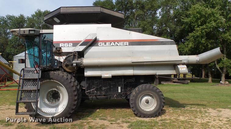 image for item AL9120 1998 Gleaner R62 combine