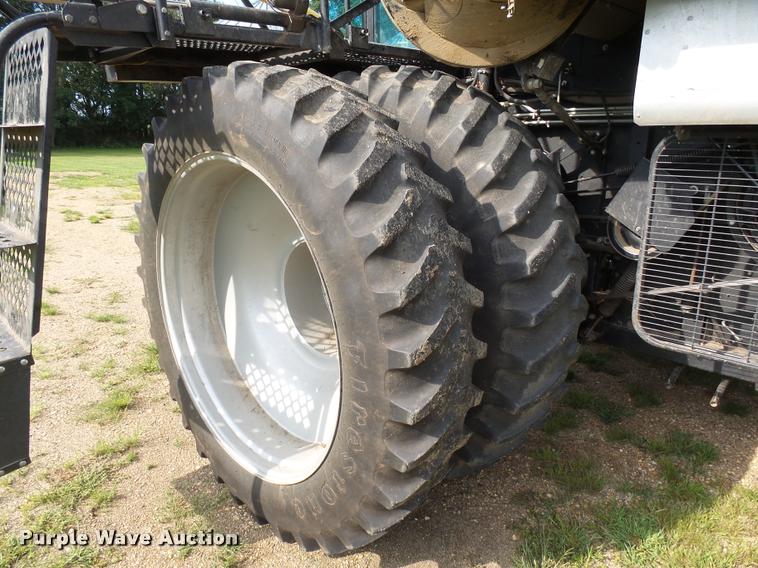 image for item AL9120 1998 Gleaner R62 combine