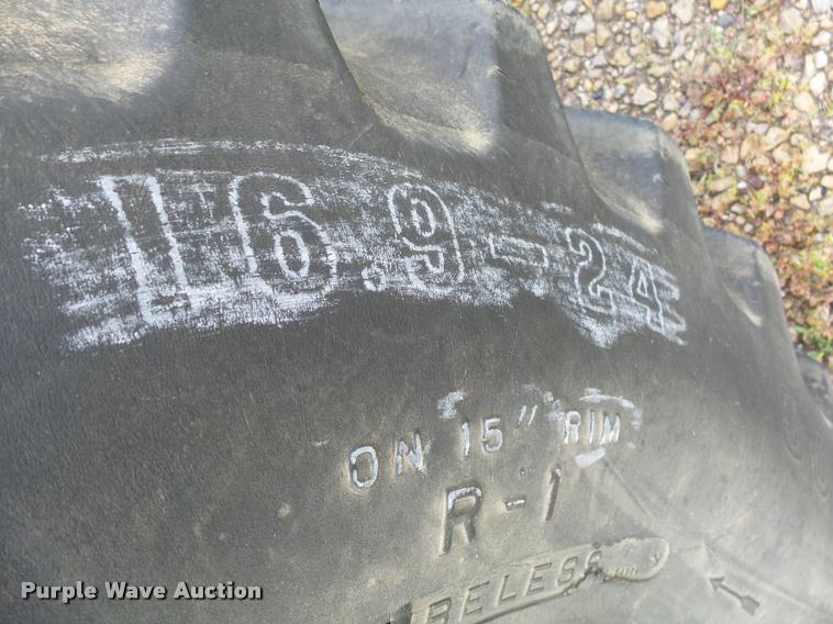 image for item AL9120 1998 Gleaner R62 combine