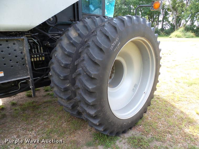 image for item AL9120 1998 Gleaner R62 combine