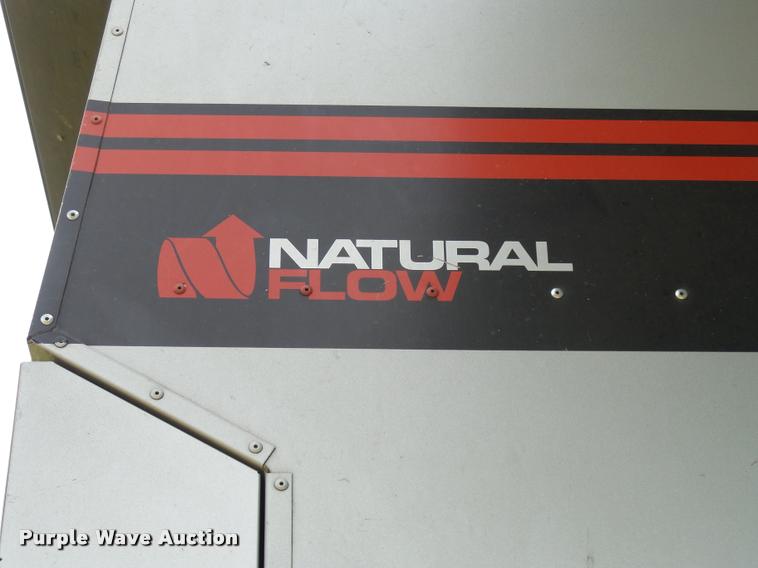 image for item AL9120 1998 Gleaner R62 combine