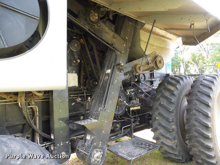 image for item AL9120 1998 Gleaner R62 combine