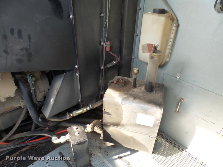 image for item AL9120 1998 Gleaner R62 combine