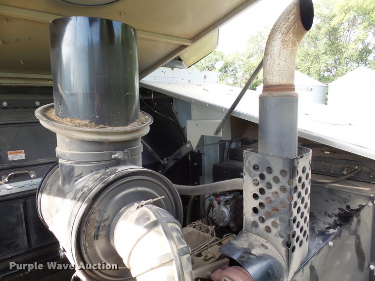 image for item AL9120 1998 Gleaner R62 combine