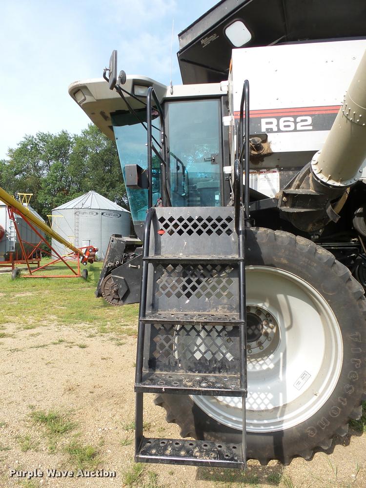 image for item AL9120 1998 Gleaner R62 combine