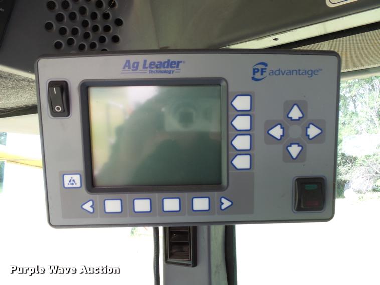 image for item AL9120 1998 Gleaner R62 combine