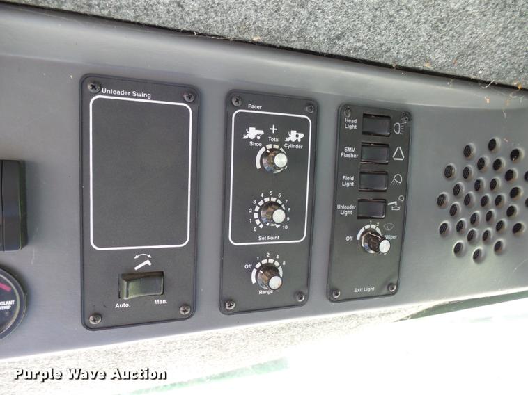 image for item AL9120 1998 Gleaner R62 combine