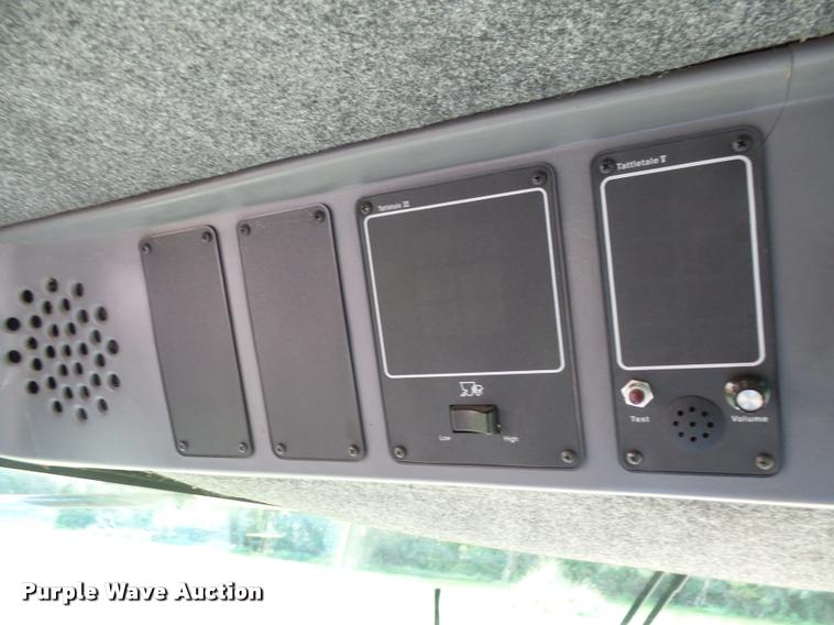 image for item AL9120 1998 Gleaner R62 combine