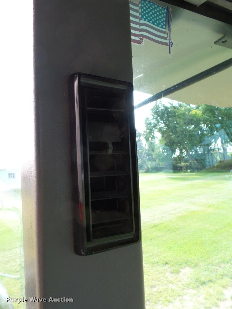 image for item AL9120 1998 Gleaner R62 combine