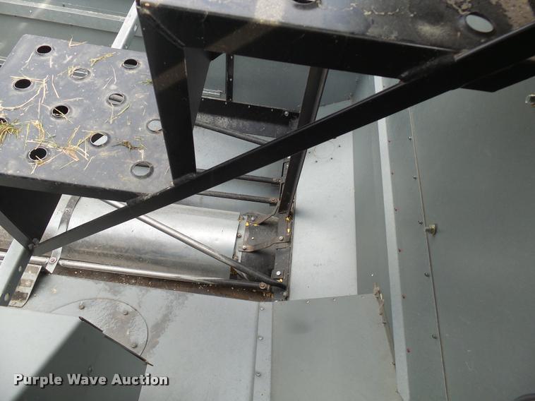 image for item AL9120 1998 Gleaner R62 combine