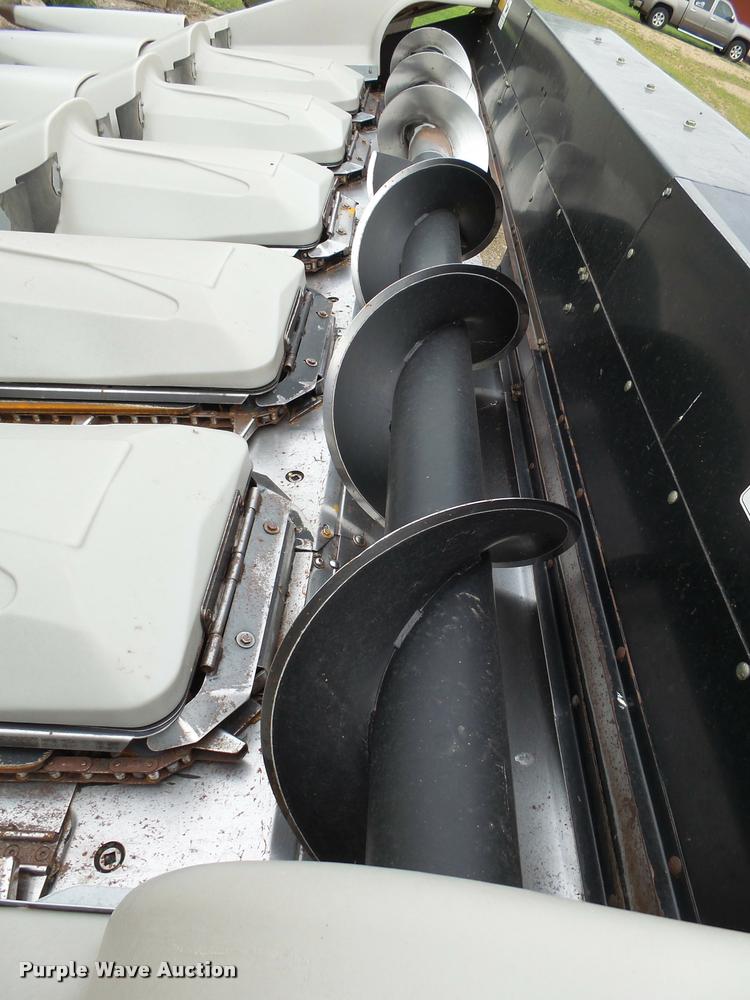 image for item AL9131 AGCO corn head