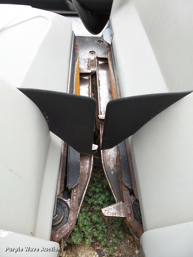 image for item AL9131 AGCO corn head