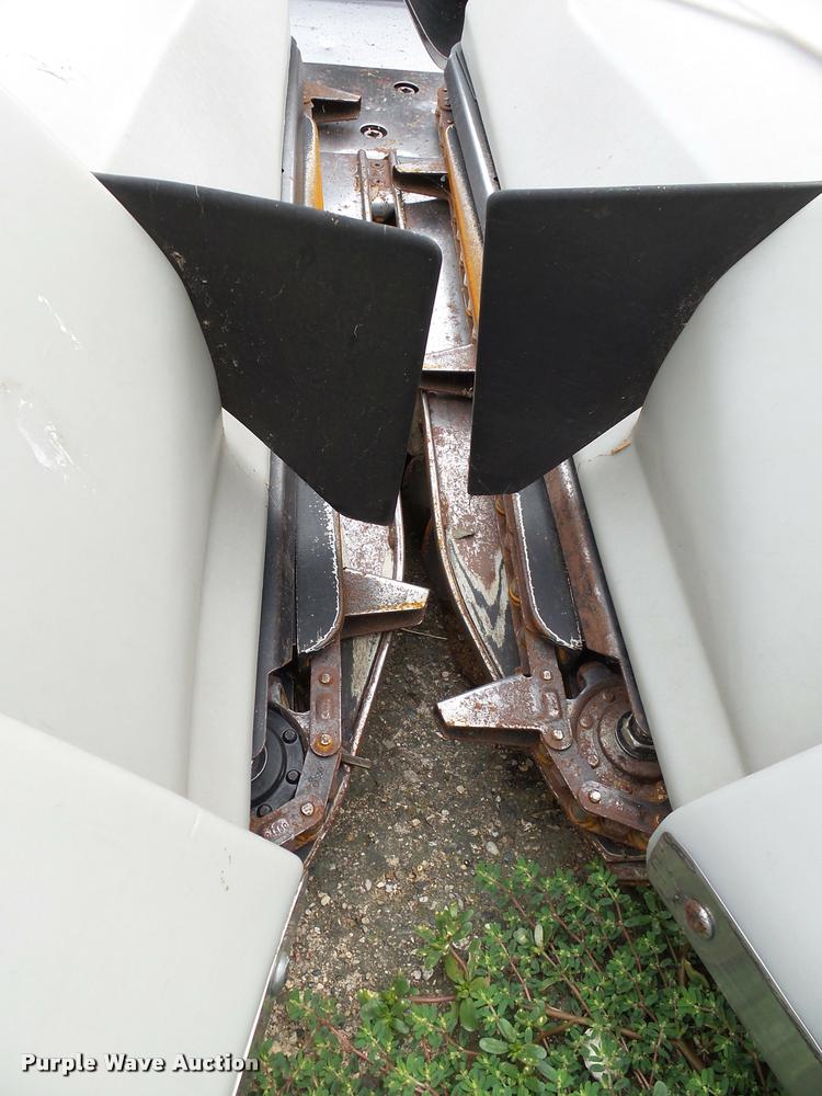 image for item AL9131 AGCO corn head