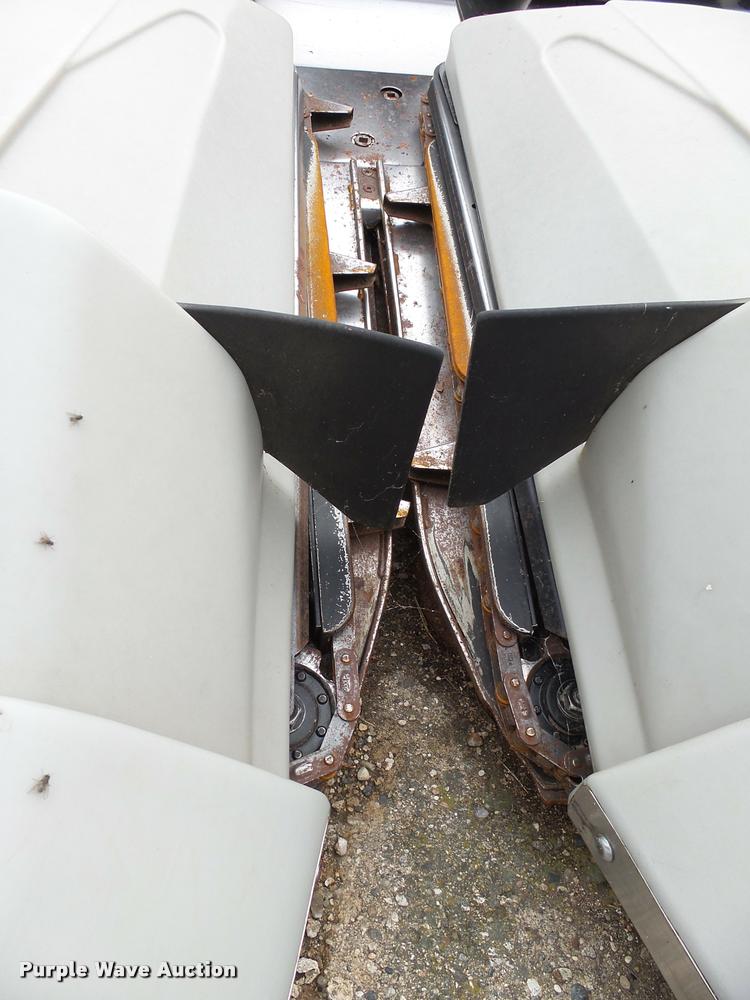 image for item AL9131 AGCO corn head