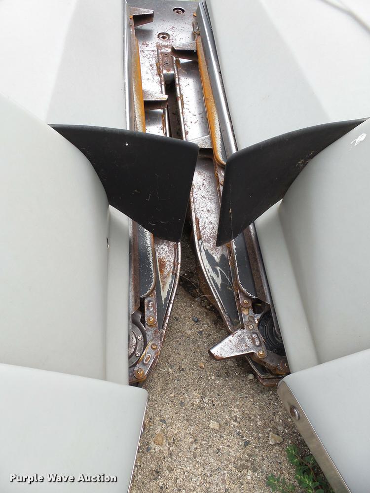 image for item AL9131 AGCO corn head