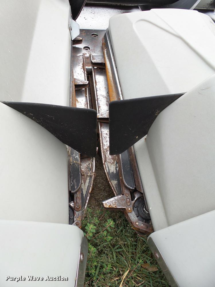 image for item AL9131 AGCO corn head