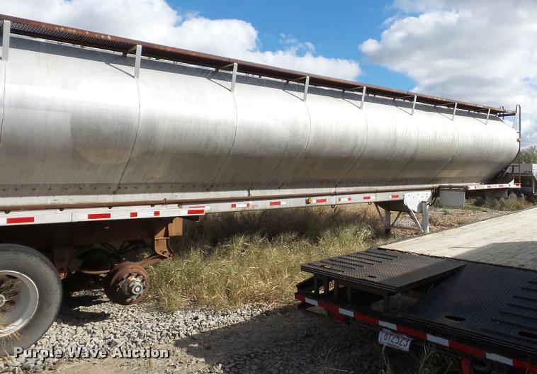 image for item AX9065 1984 Fontaine bulk feed trailer