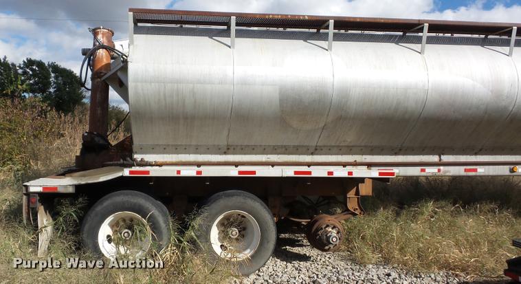 image for item AX9065 1984 Fontaine bulk feed trailer