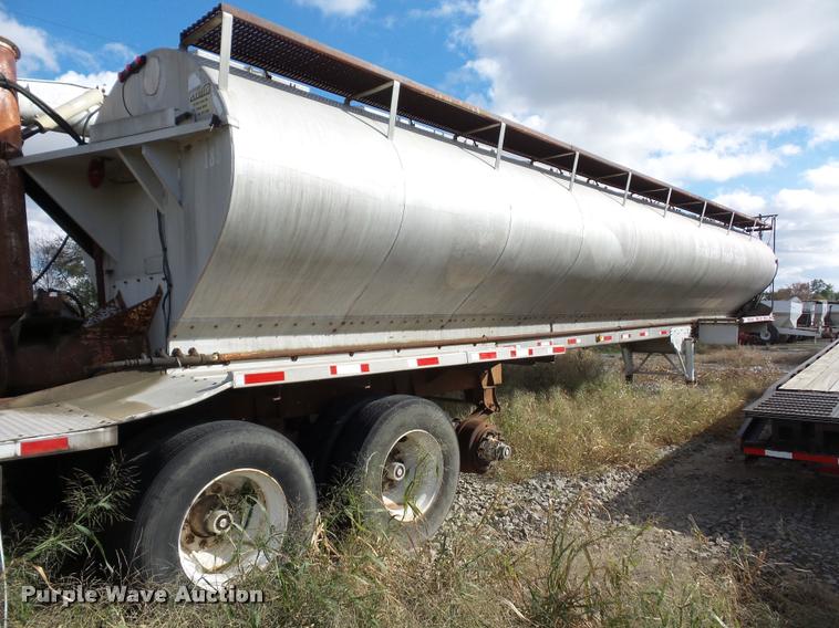 image for item AX9065 1984 Fontaine bulk feed trailer