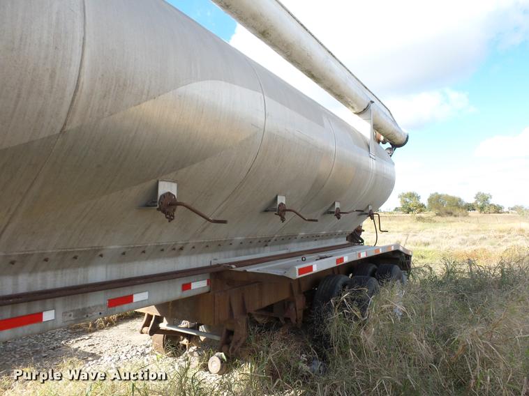 image for item AX9065 1984 Fontaine bulk feed trailer