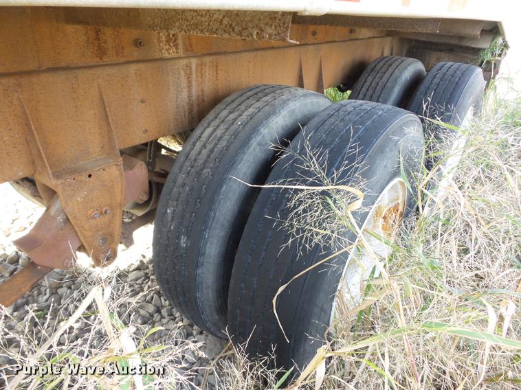 image for item AX9065 1984 Fontaine bulk feed trailer