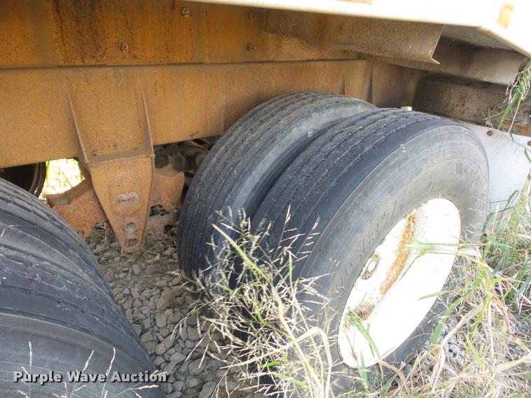 image for item AX9065 1984 Fontaine bulk feed trailer