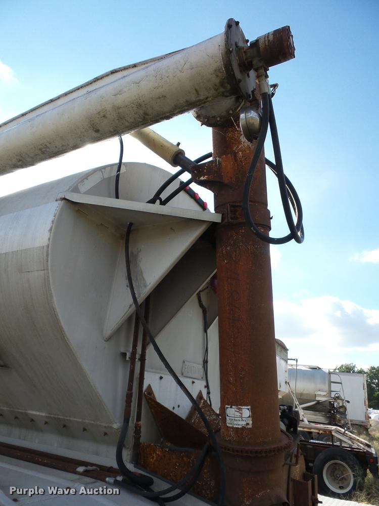 image for item AX9065 1984 Fontaine bulk feed trailer