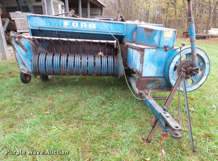 image for item BP9453 Ford 532 small square baler